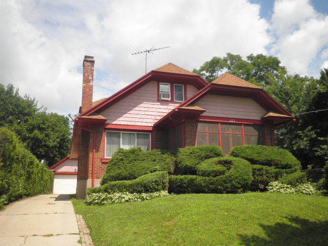 422 South Street, Unit 2 Elgin, IL 60123 - Photo 1 of 6 a front view of a house with a yard