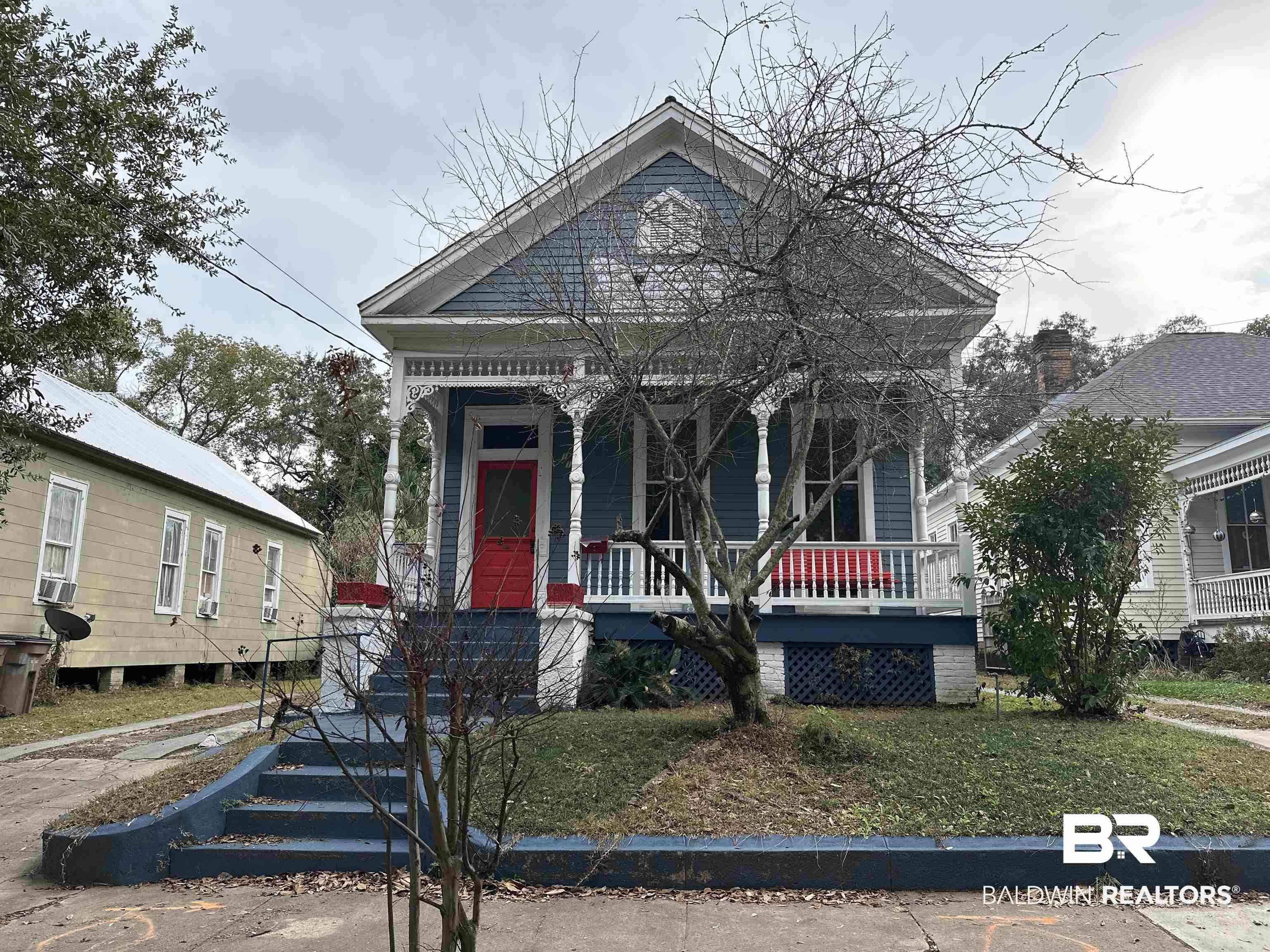 1119 Old Shell Road Mobile, AL 36604 - Photo 19 of 22 View of front of house with a front lawn