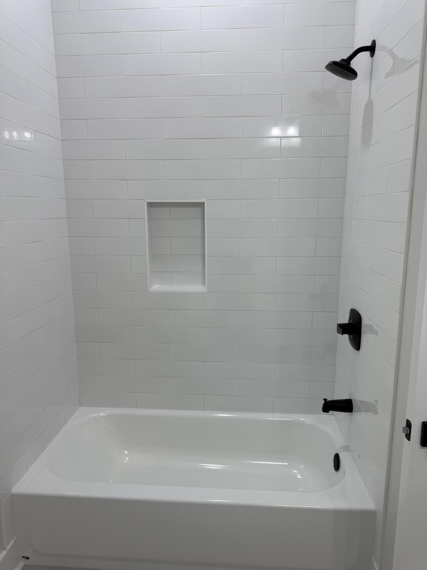 246 Foxglove Run Niceville, FL 32578 - Photo 29 of 40 a bathroom with a bathtub