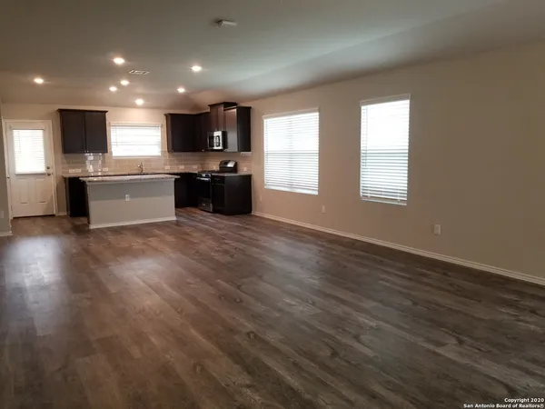 $1,800 | 10403 Midsummer Meadow, Converse, TX 78109