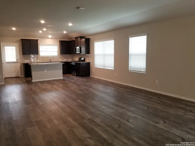 $1,850 | 10403 Midsummer Meadow, Converse, TX 78109