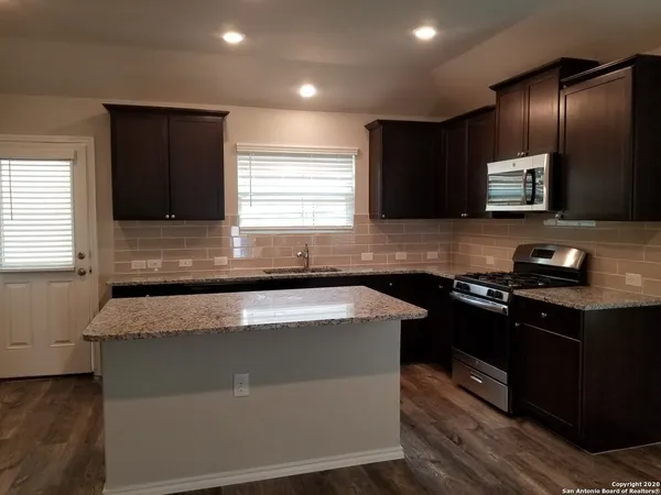 $1,800 | 10403 Midsummer Meadow, Converse, TX 78109