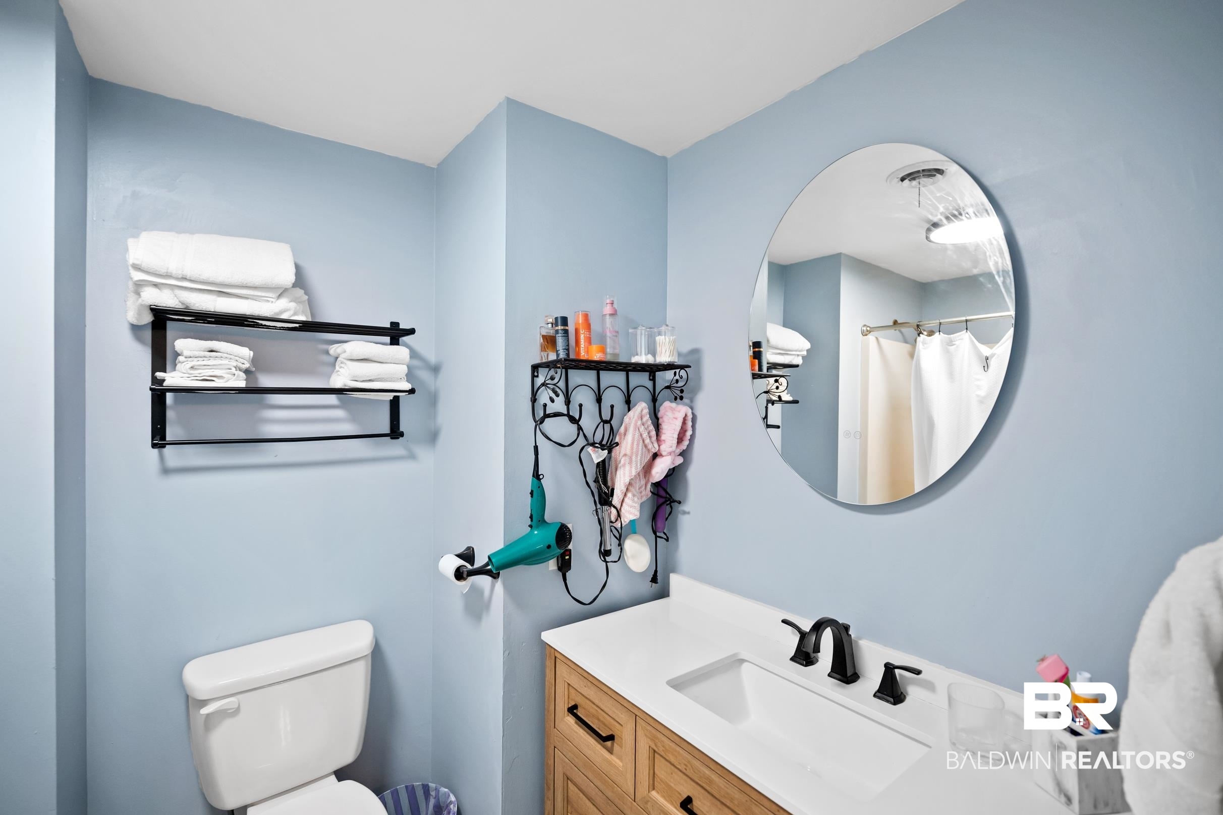401 West Myrtle Avenue Foley, AL 36535 - Photo 25 of 39 Full bath featuring curtained shower and vanity