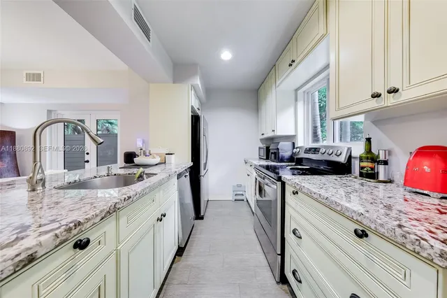 $725,000 | 2768 Day Avenue, Unit 1, Miami, FL 33133