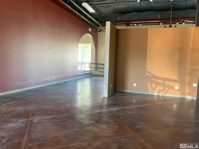 a view of empty room with window