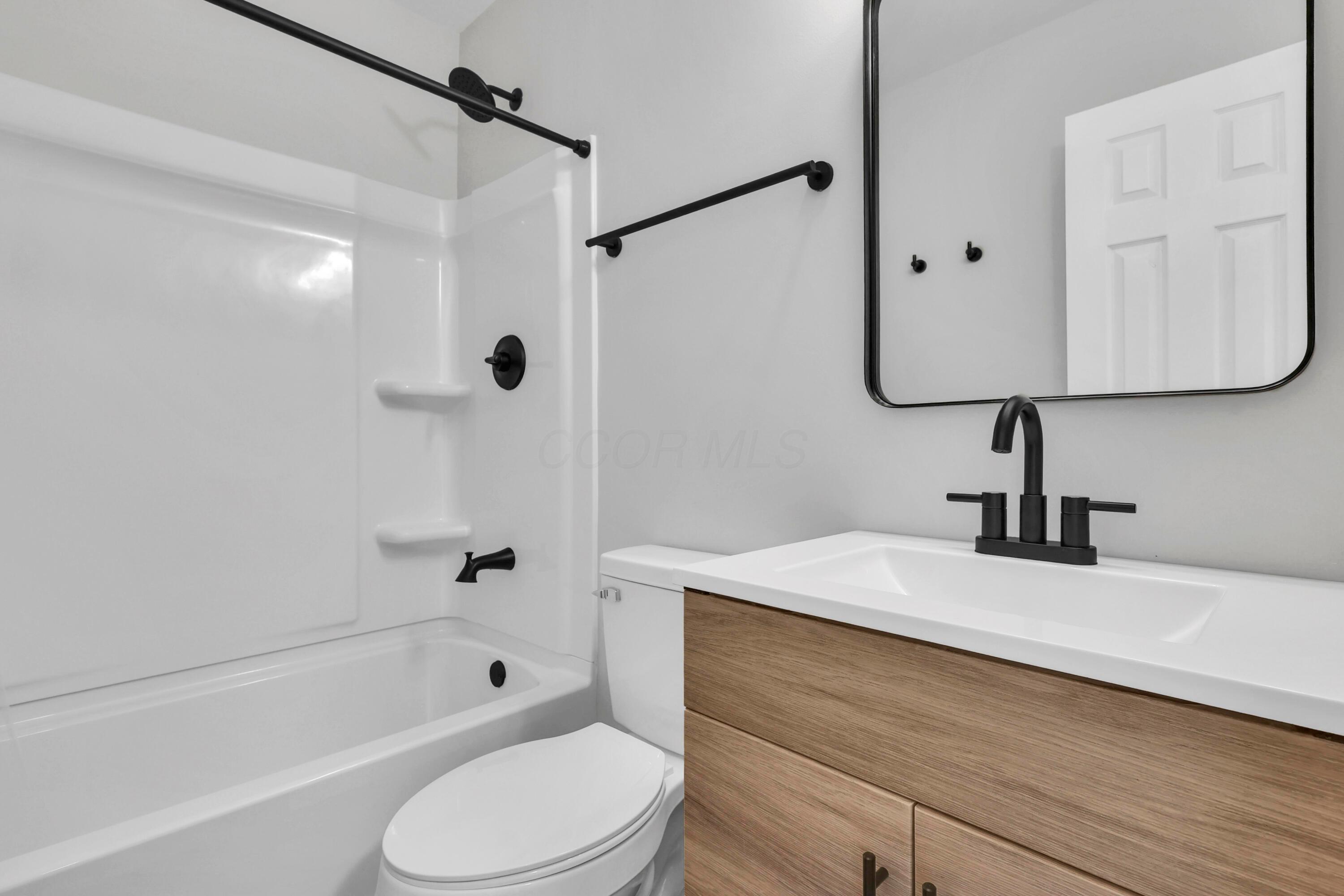 3473 Lacon Road Hilliard, OH 43026 - Photo 21 of 36 Full Bathroom