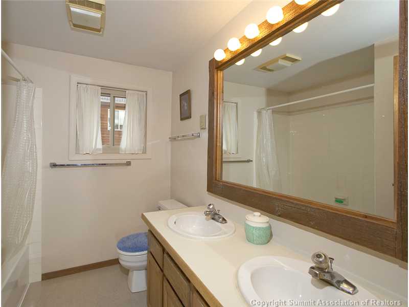 446 Willowbrook Road Silverthorne, CO 80498 - Photo 16 of 20 Bathroom.