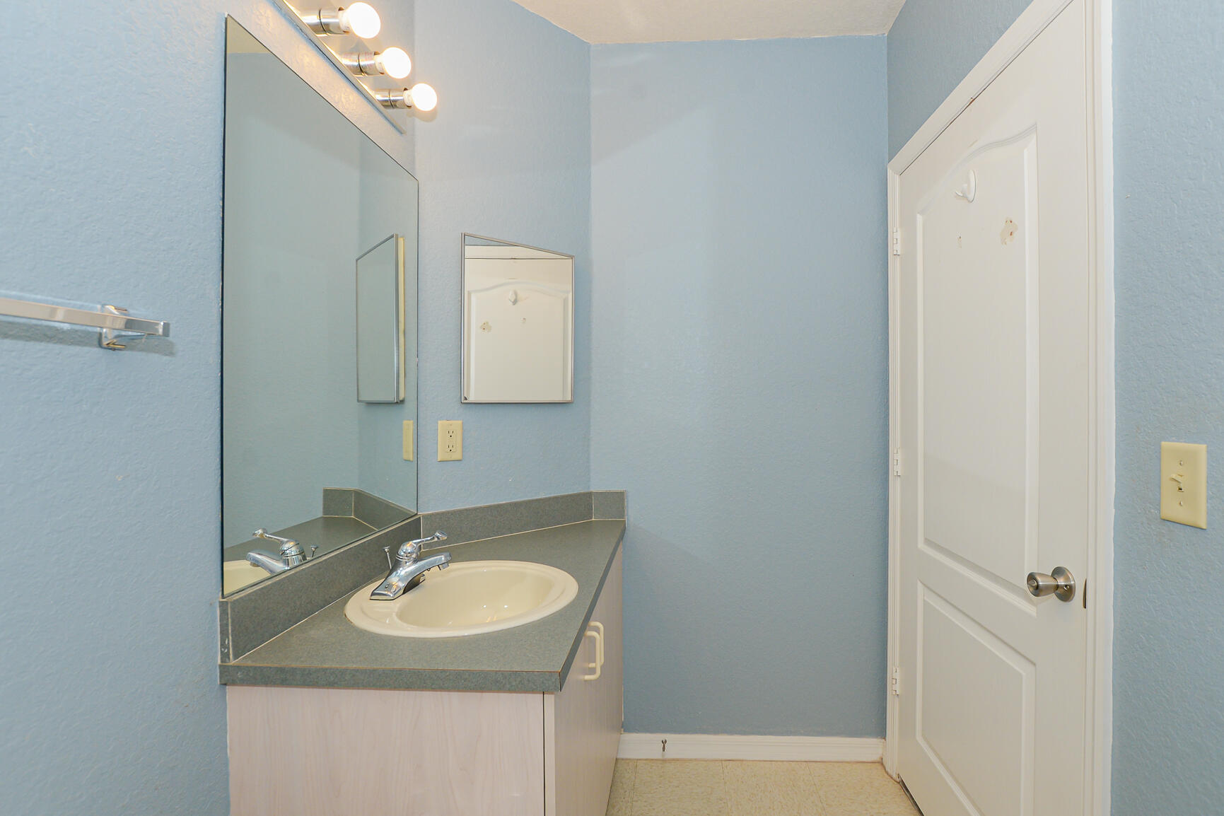 106 Southwest Peacock Boulevard, Unit 4204 Port St. Lucie, FL 34986 - Photo 28 of 47 a bathroom with a sink and a mirror