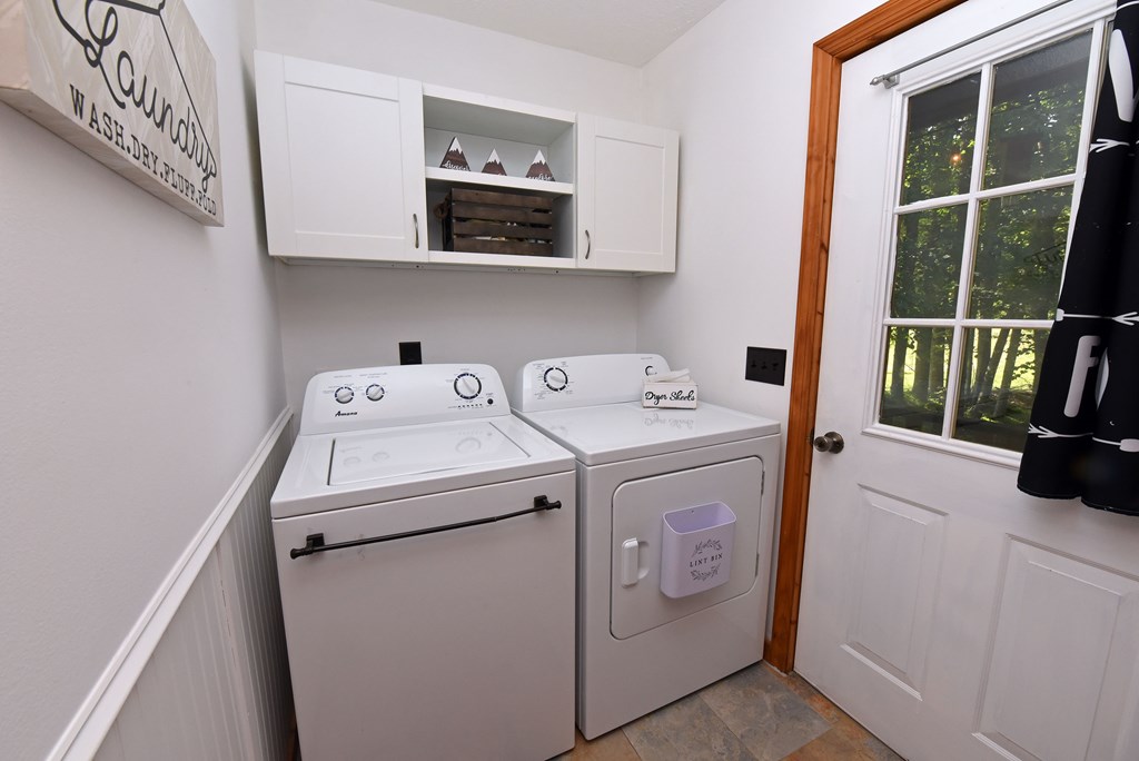 90 Log Cabin Road Blairsville, GA 30512 - Photo 20 of 45 a utility room with dryer and washer
