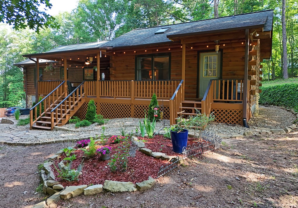 90 Log Cabin Road Blairsville, GA 30512 - Photo 34 of 45 a view of a chair and table in backyard