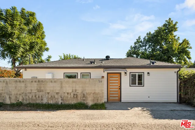 $3,200 | 6917 1/2 Hesperia Avenue, Reseda, CA 91335