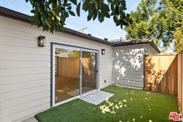 $3,200 | 6917 1/2 Hesperia Avenue, Reseda, CA 91335