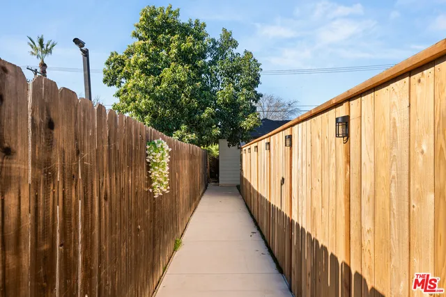 $3,200 | 6917 1/2 Hesperia Avenue, Reseda, CA 91335