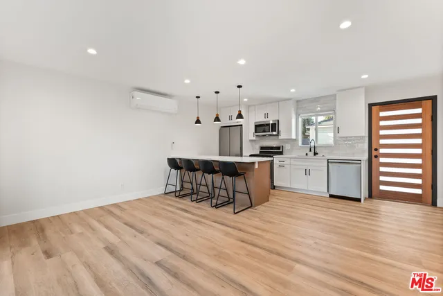 $3,200 | 6917 1/2 Hesperia Avenue, Reseda, CA 91335