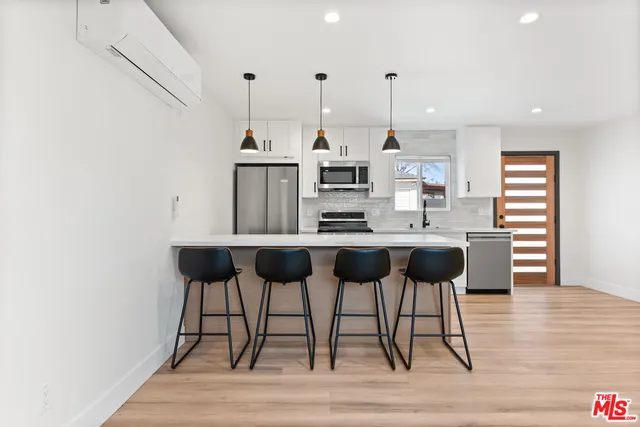 $3,200 | 6917 1/2 Hesperia Avenue, Reseda, CA 91335