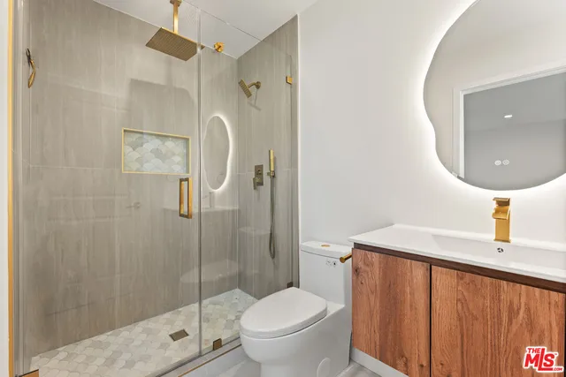 $3,200 | 6917 1/2 Hesperia Avenue, Reseda, CA 91335