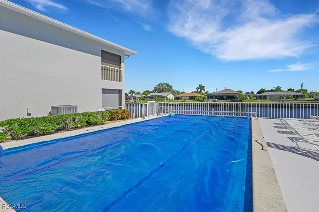 $215,000 | 3943 Southeast 11th Place, Unit 105, Cape Coral, FL 33904