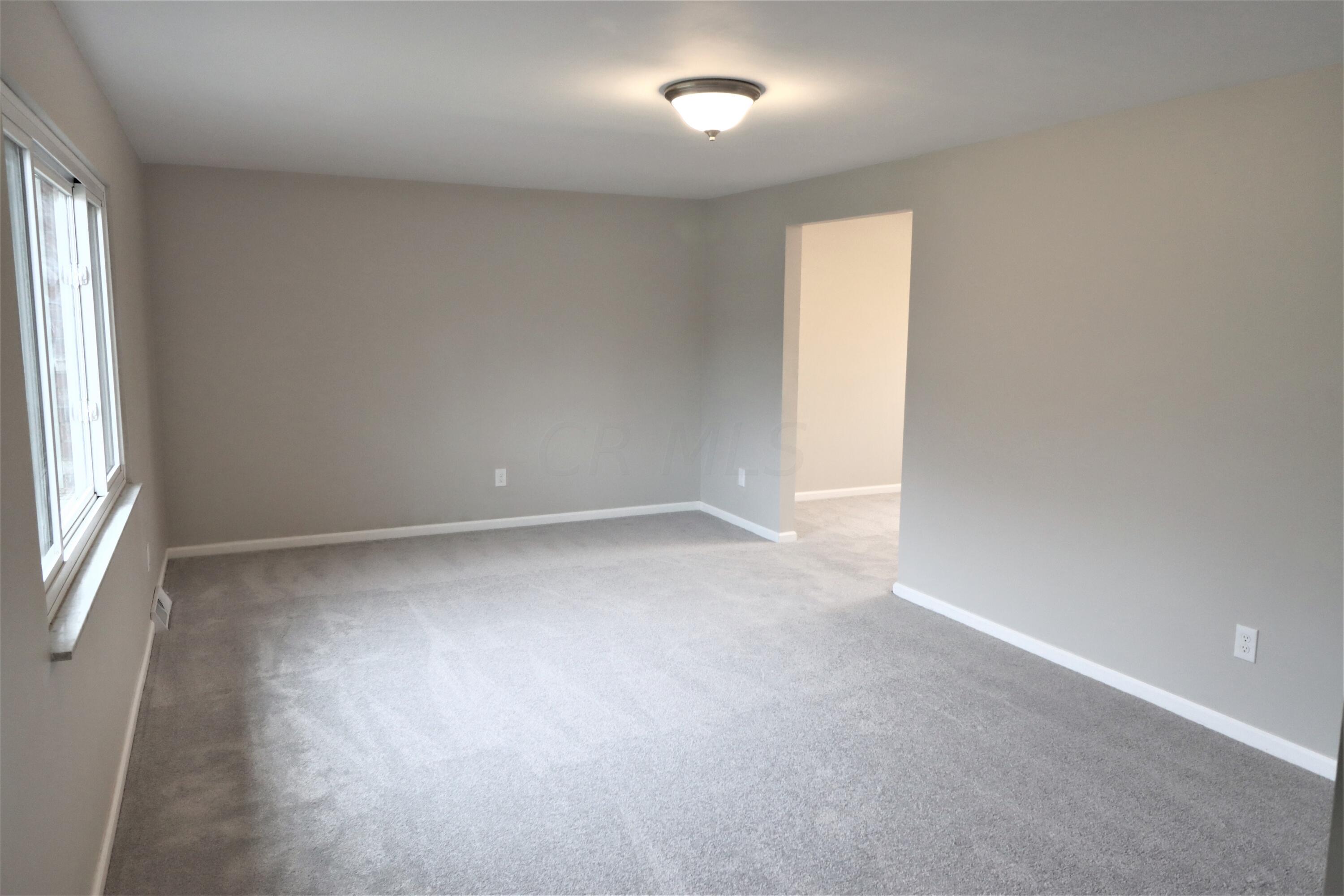 823 Ronson Avenue Gahanna, OH 43230 - Photo 14 of 37 Living Room