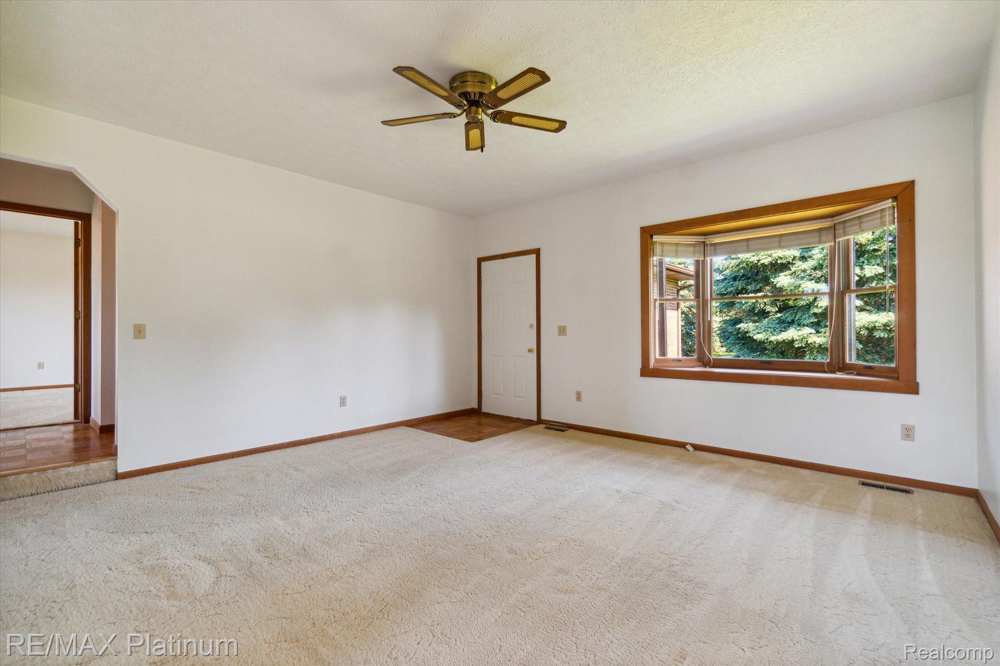 7383 Mason Road Fowlerville, MI 48836 - Photo 6 of 34 Living room w/ bay window