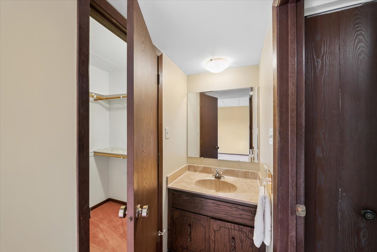 525 Cumnor Road, Unit 204 Westmont, IL 60559 - Photo 15 of 19
