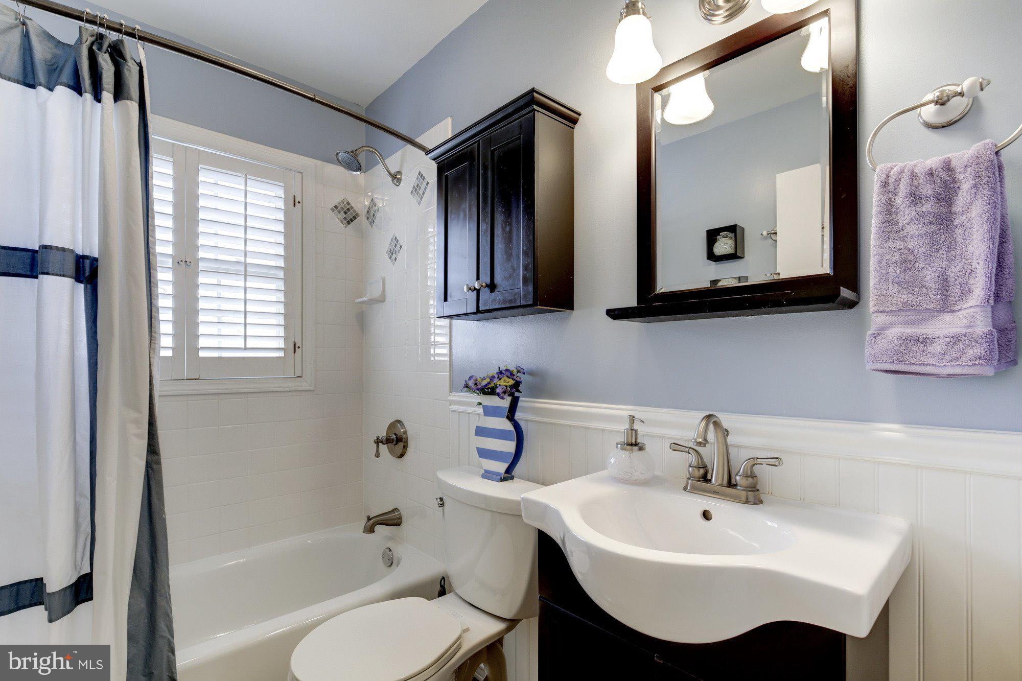 2802 Dawson Avenue Silver Spring, MD 20902 - Photo 20 of 30 a bathroom with a sink toilet and a bathtub