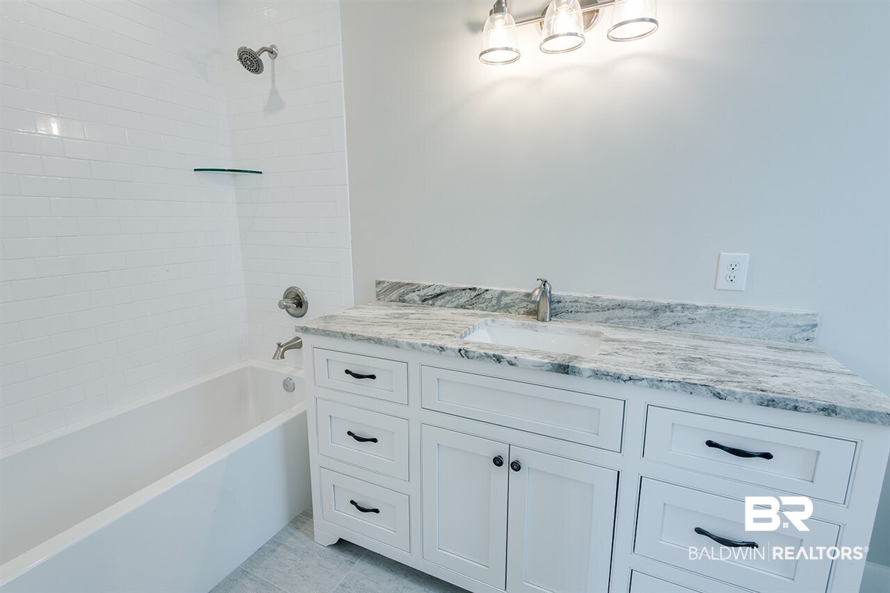 72 Fairhope Avenue, Unit 6 Fairhope, AL 36532 - Photo 20 of 44