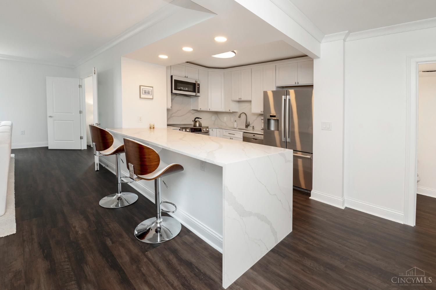2444 Madison Road, Unit 1411 Cincinnati, OH 45208 - Photo 3 of 42 Gallery Image 3