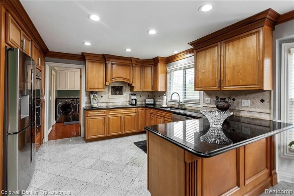 548 Rolling Green Circle Rochester Hills, MI 48309 - Photo 5 of 65