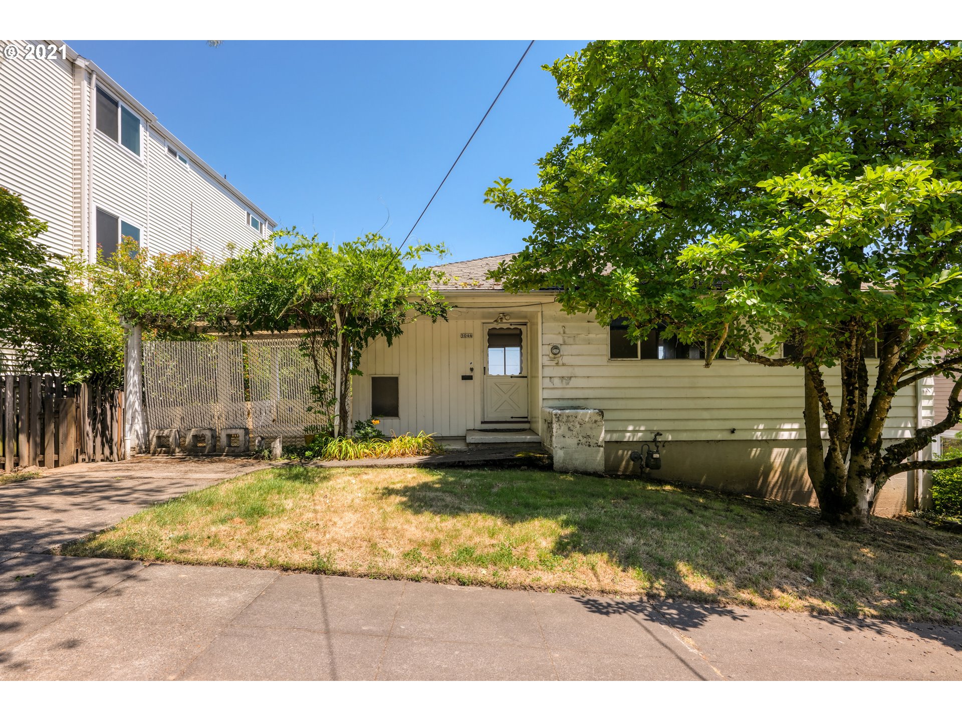 5044 Southwest View Point Terrace Portland, OR 97239 - Photo 2 of 26