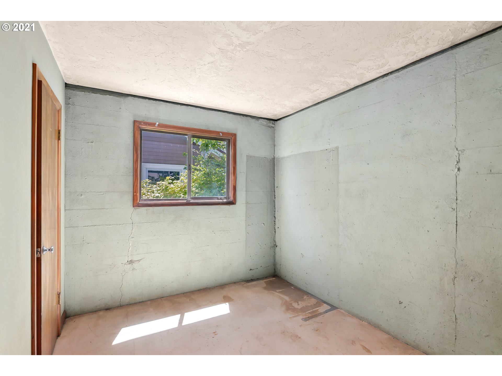 5044 Southwest View Point Terrace Portland, OR 97239 - Photo 14 of 26