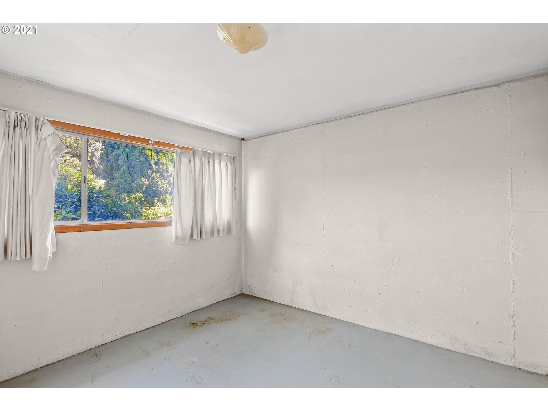 5044 Southwest View Point Terrace Portland, OR 97239 - Photo 15 of 26