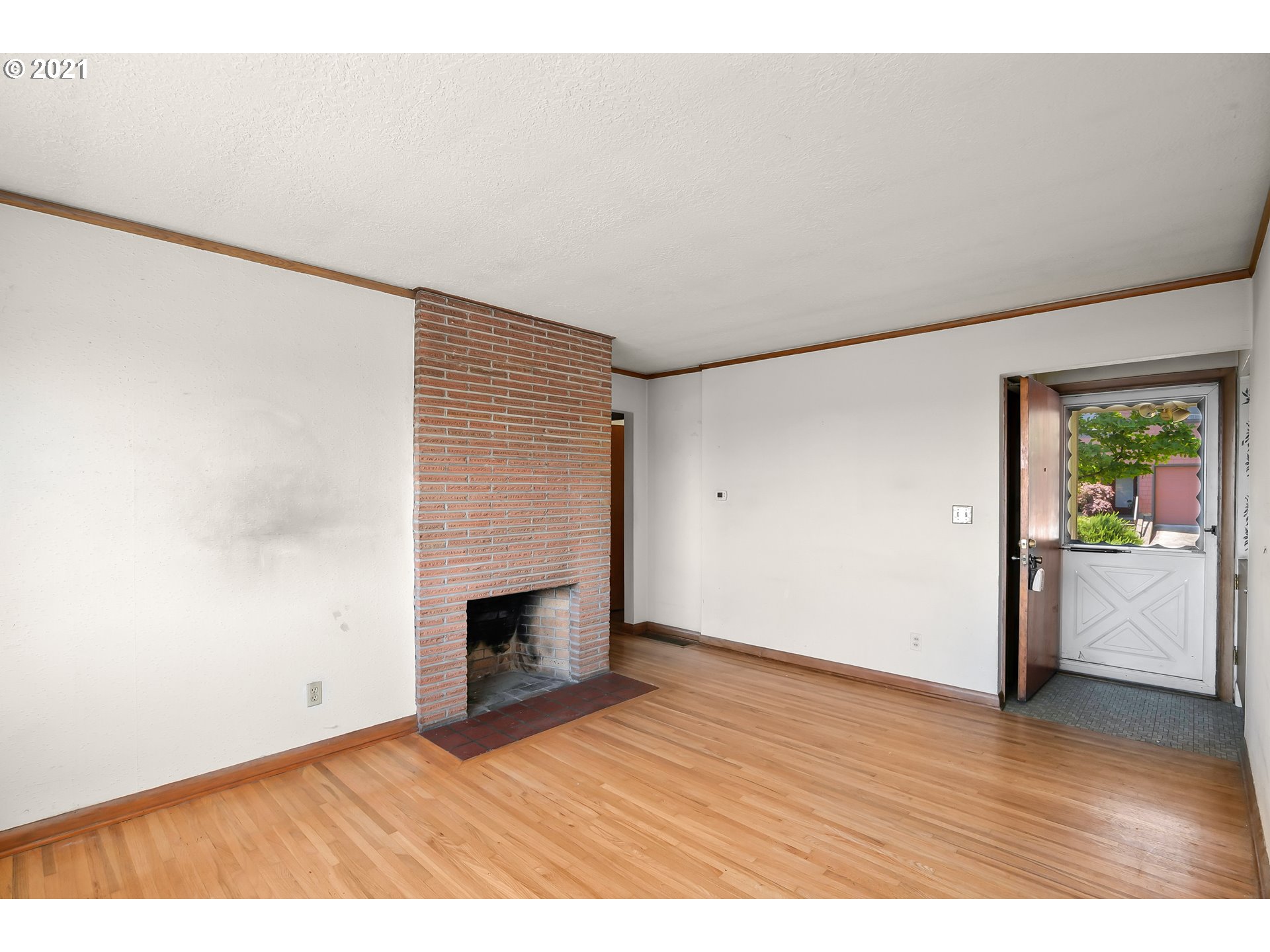 5044 Southwest View Point Terrace Portland, OR 97239 - Photo 3 of 26