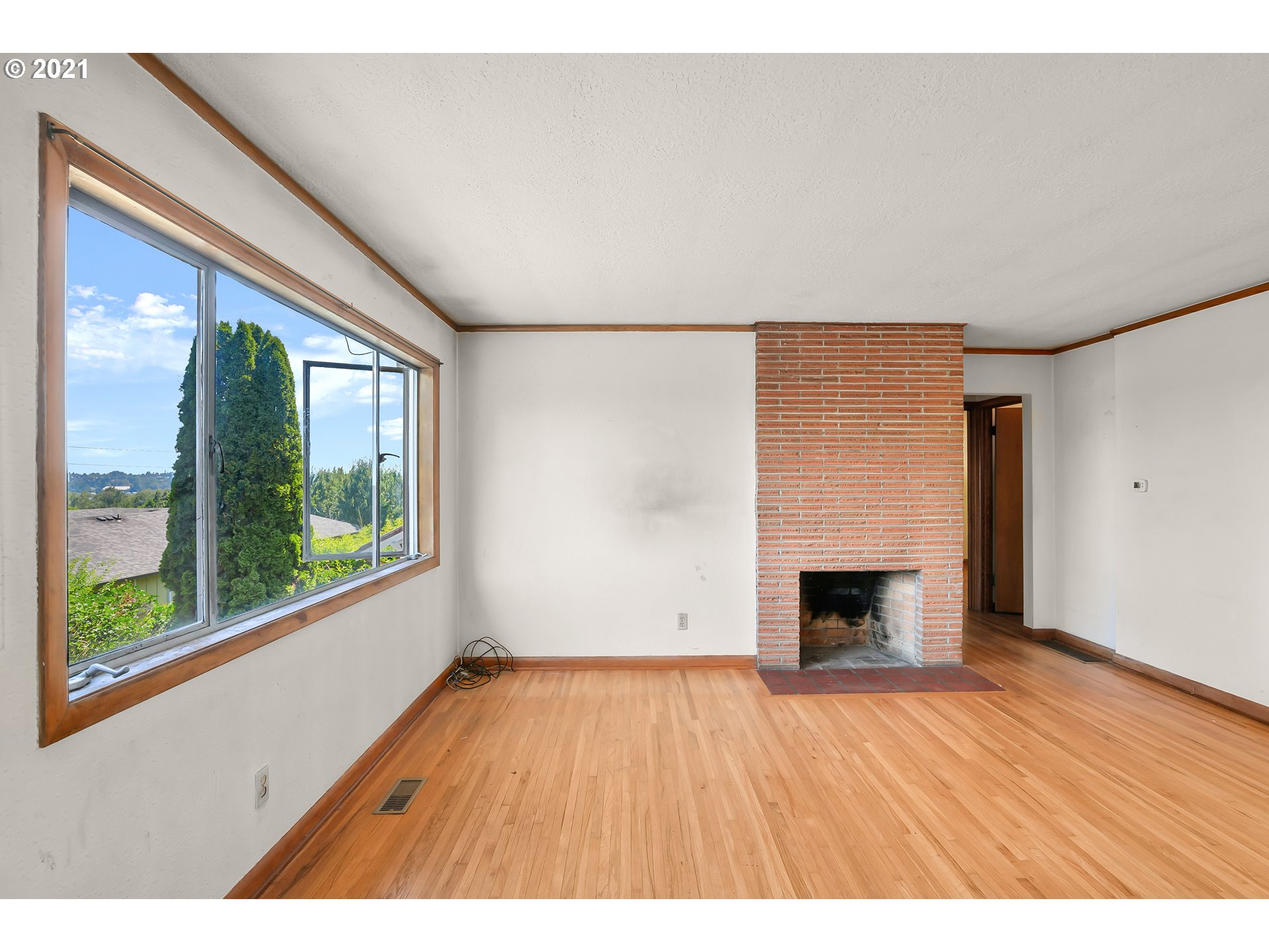 5044 Southwest View Point Terrace Portland, OR 97239 - Photo 4 of 26