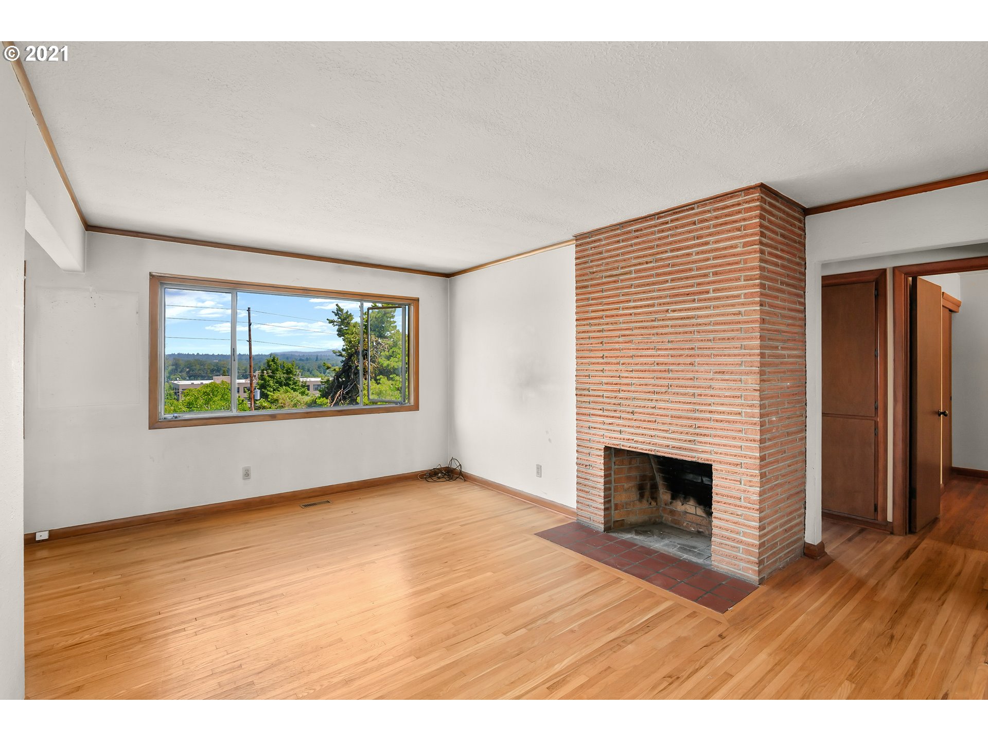 5044 Southwest View Point Terrace Portland, OR 97239 - Photo 5 of 26