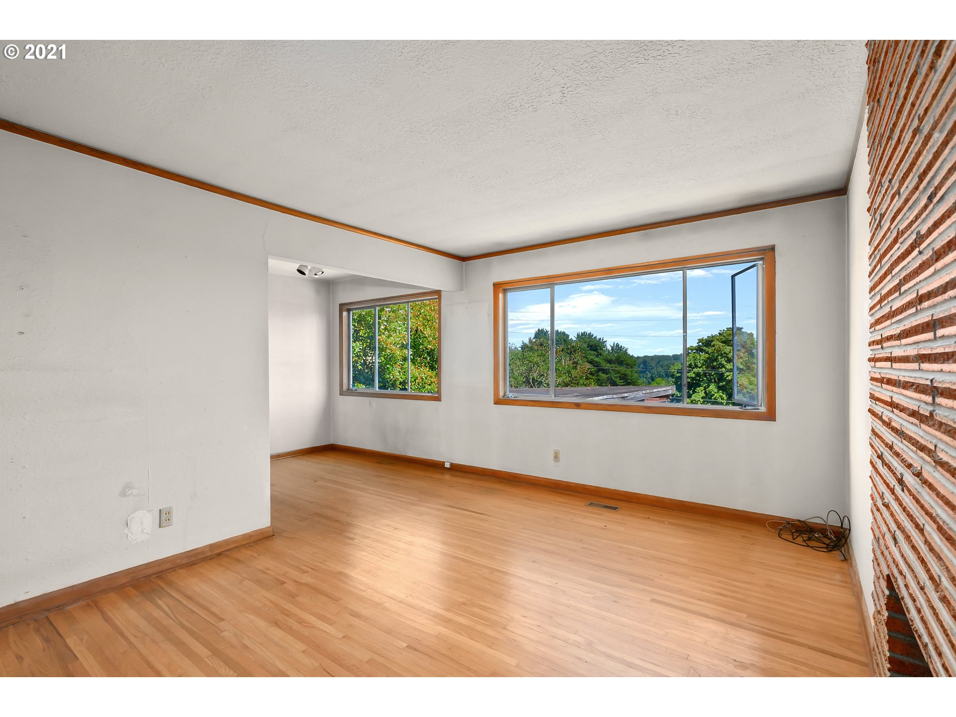 5044 Southwest View Point Terrace Portland, OR 97239 - Photo 6 of 26