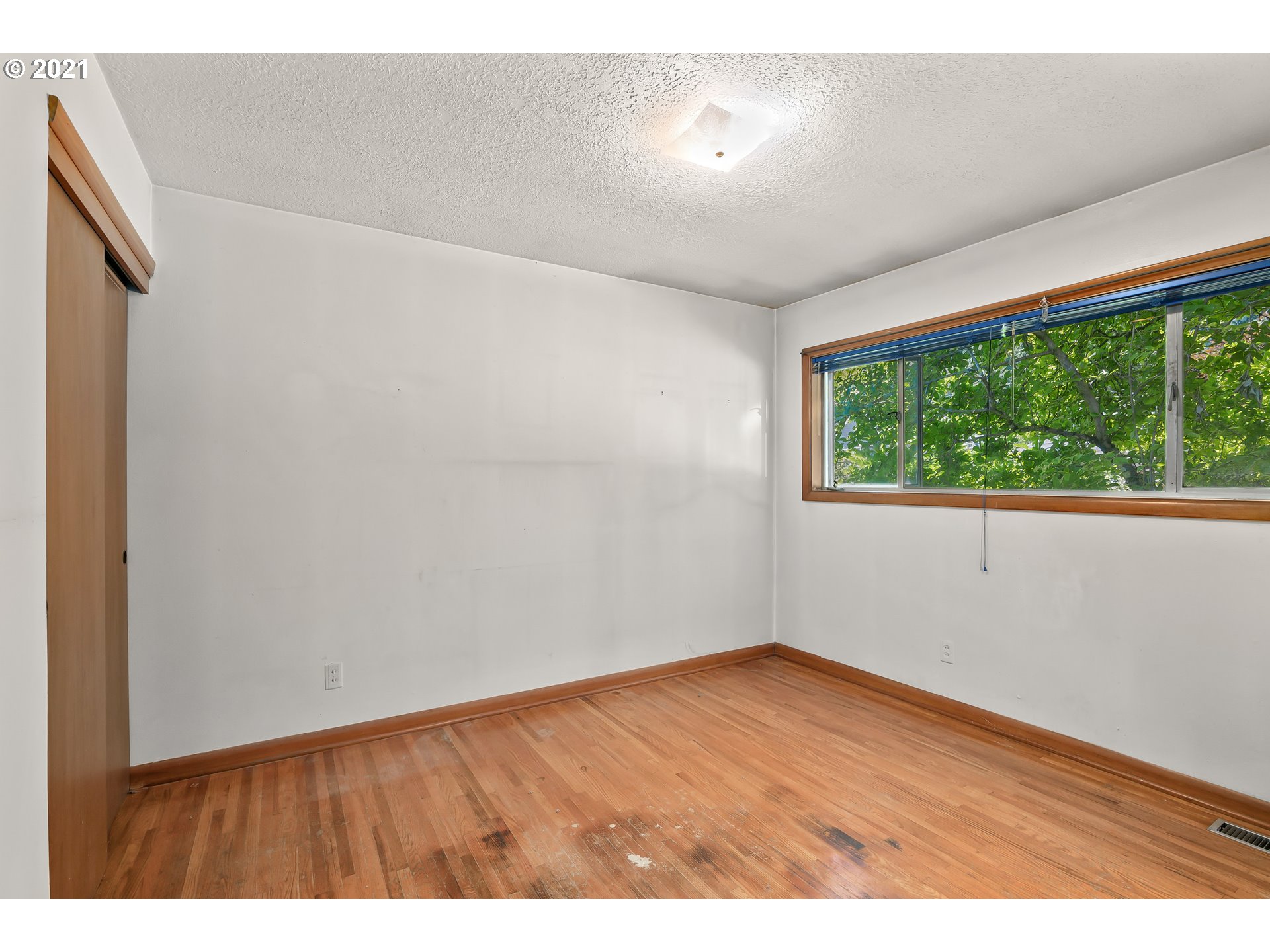 5044 Southwest View Point Terrace Portland, OR 97239 - Photo 7 of 26