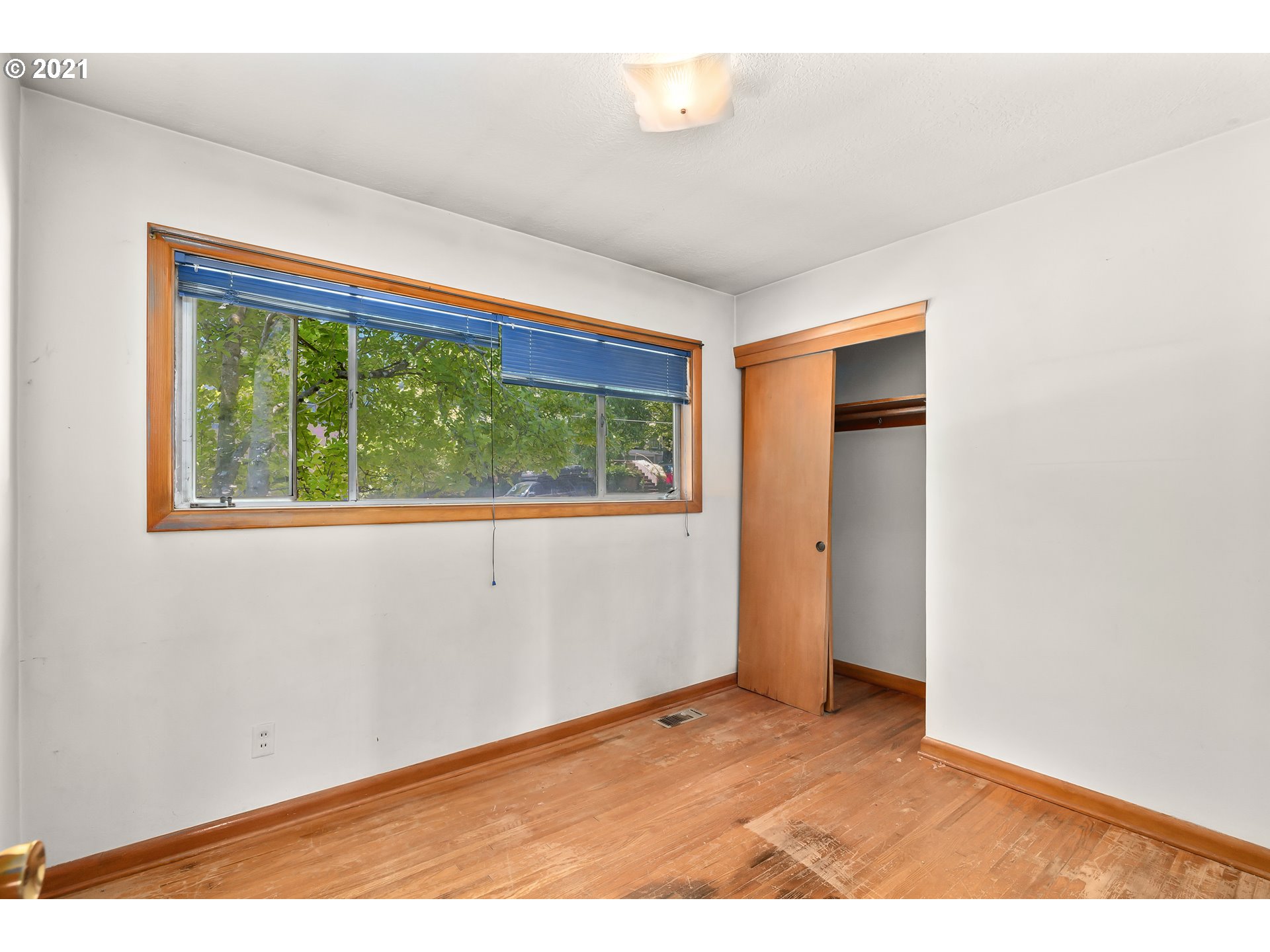 5044 Southwest View Point Terrace Portland, OR 97239 - Photo 8 of 26