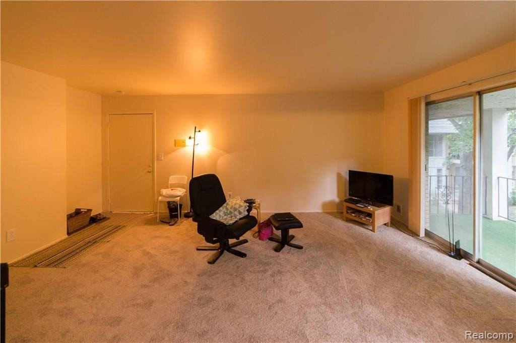 29157 Hayes Road Warren, MI 48088 - Photo 2 of 17