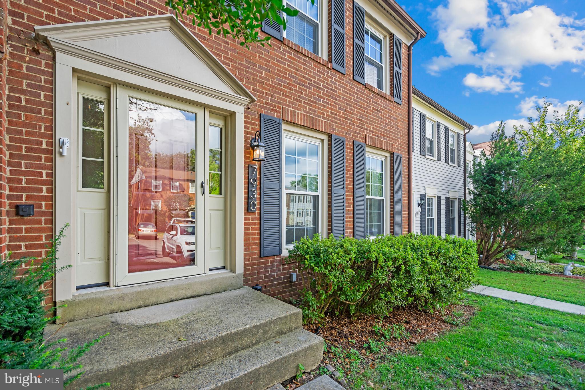 7930 Bubbling Brook Circle Springfield, VA 22153 - Photo 3 of 34