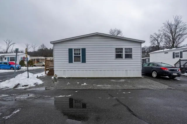 a view of a car park in front of house