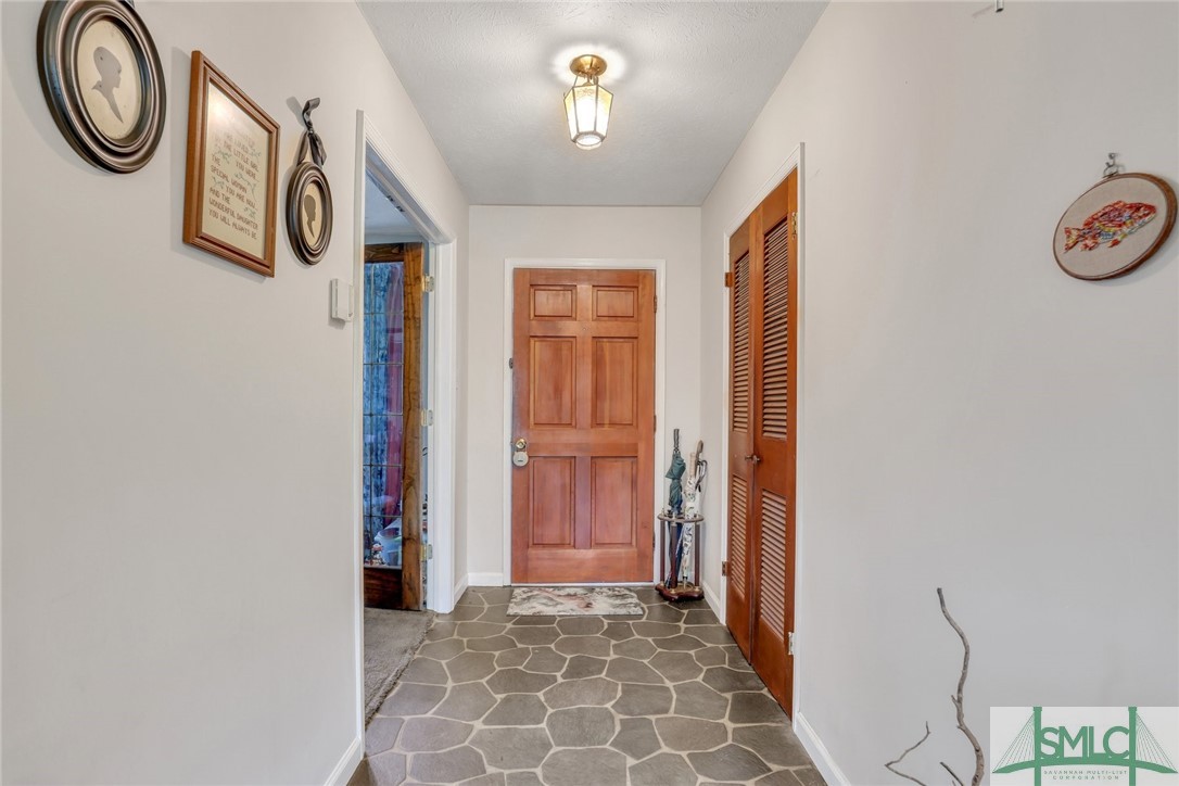 3 River Oaks Road Savannah, GA 31410 - Photo 2 of 21
