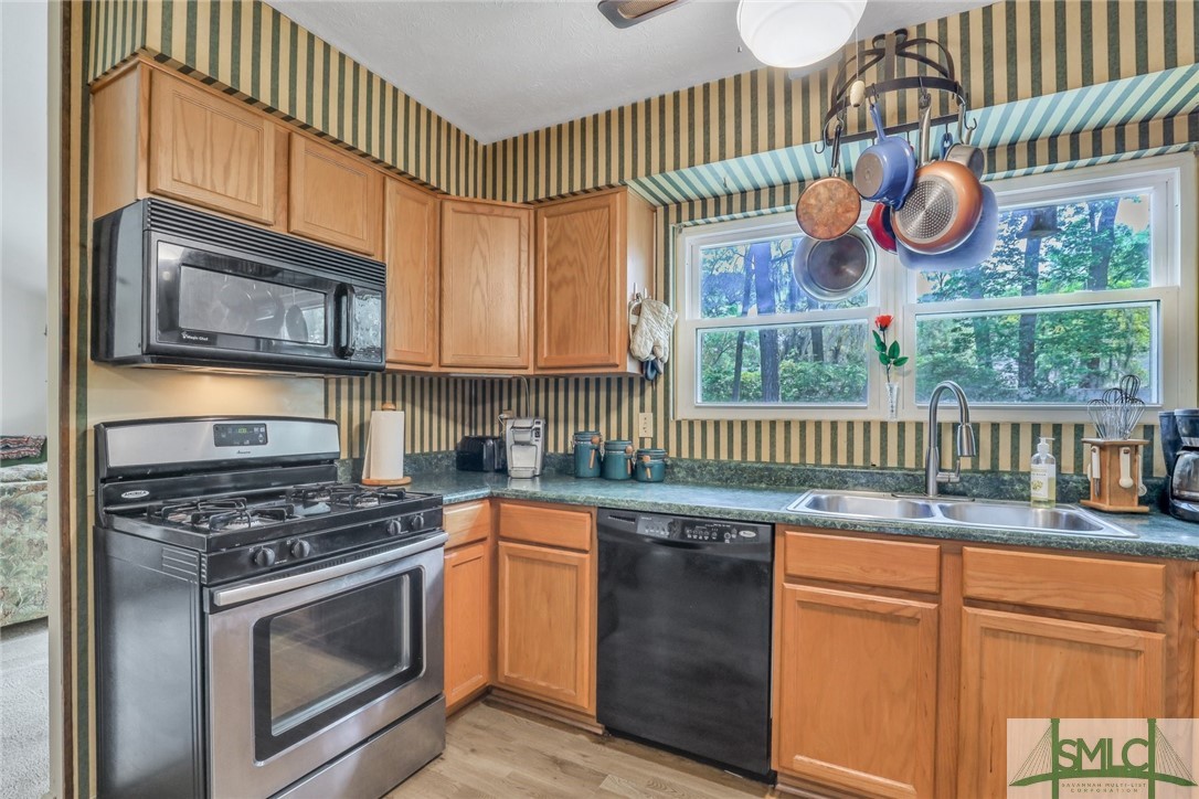 3 River Oaks Road Savannah, GA 31410 - Photo 7 of 21