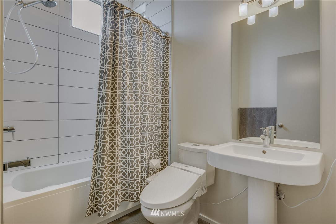 3951 Southwest Kenyon Street Seattle, WA 98136 - Photo 13 of 20 Gallery Image 13