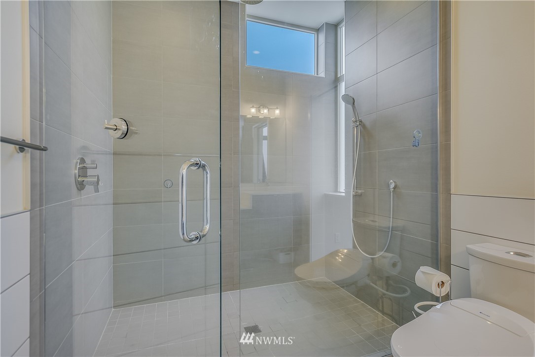3951 Southwest Kenyon Street Seattle, WA 98136 - Photo 14 of 20 Gallery Image 14