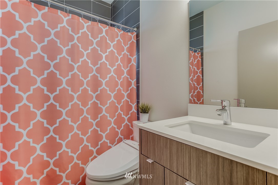 3951 Southwest Kenyon Street Seattle, WA 98136 - Photo 17 of 20 Gallery Image 17