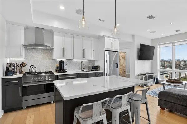 $3,700 | 946 Saratoga Street, Unit 303, Boston, MA 02128