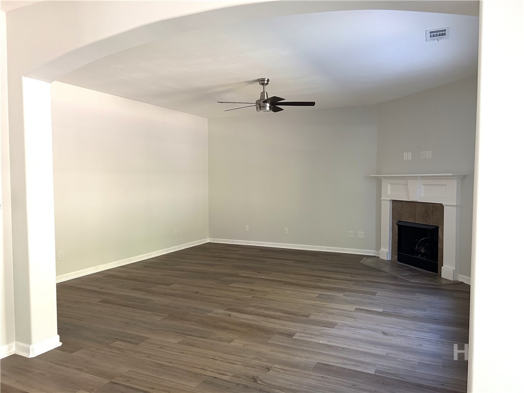 136 Lake Pointe Drive Savannah, GA 31407 - Photo 8 of 24 Living Room