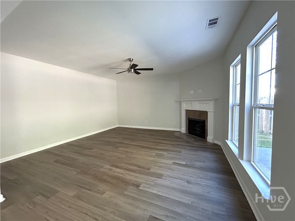 136 Lake Pointe Drive Savannah, GA 31407 - Photo 9 of 24 Living Room