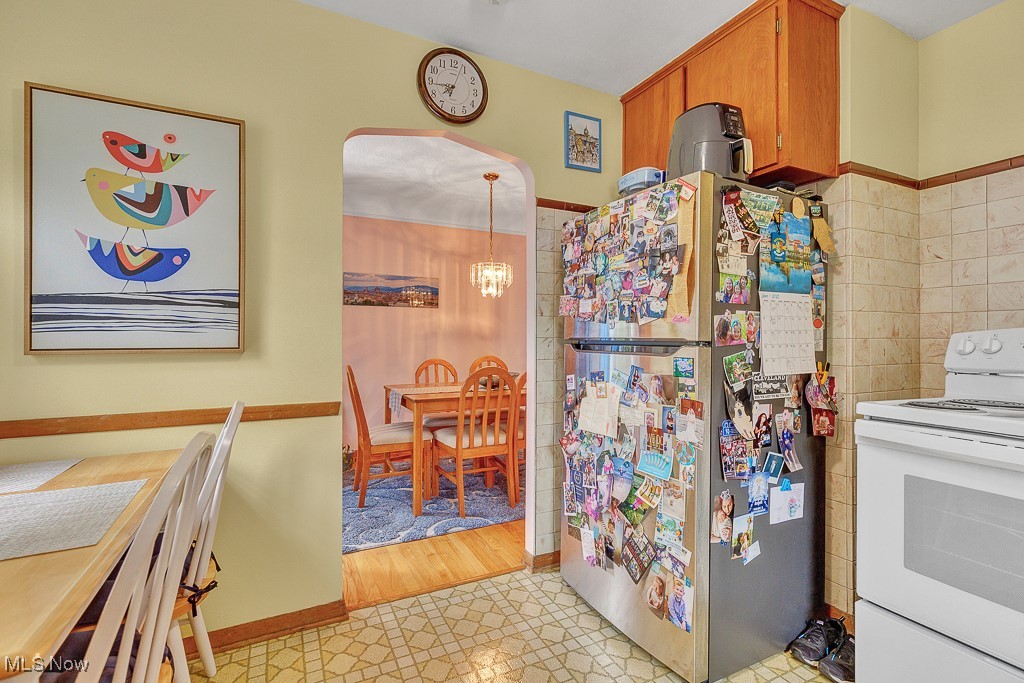 4230 Lambert Road Cleveland, OH 44121 - Photo 14 of 26