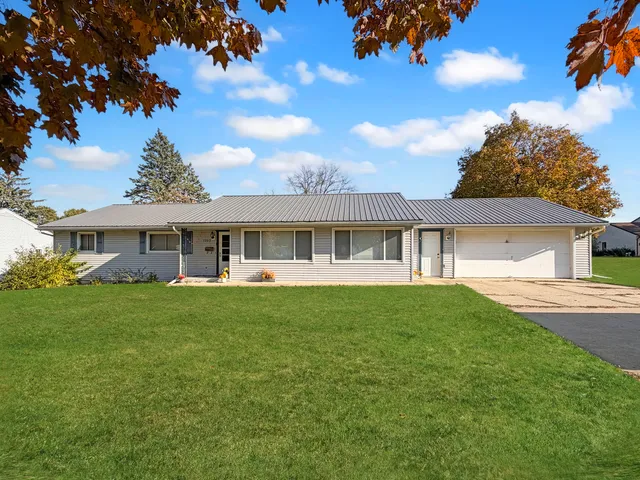 $219,000 | 1353 Carriage Hill Lane, Freeport, IL 61032